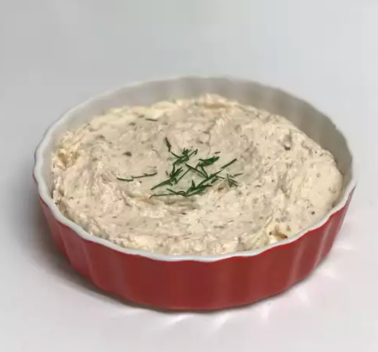 Creamy smoked salmon dip served with crackers